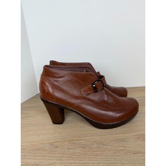 Sanita Women's 464202 Size 8.5 Brown Leather Buckle Up Ankle Booties - Picture 1 of 9